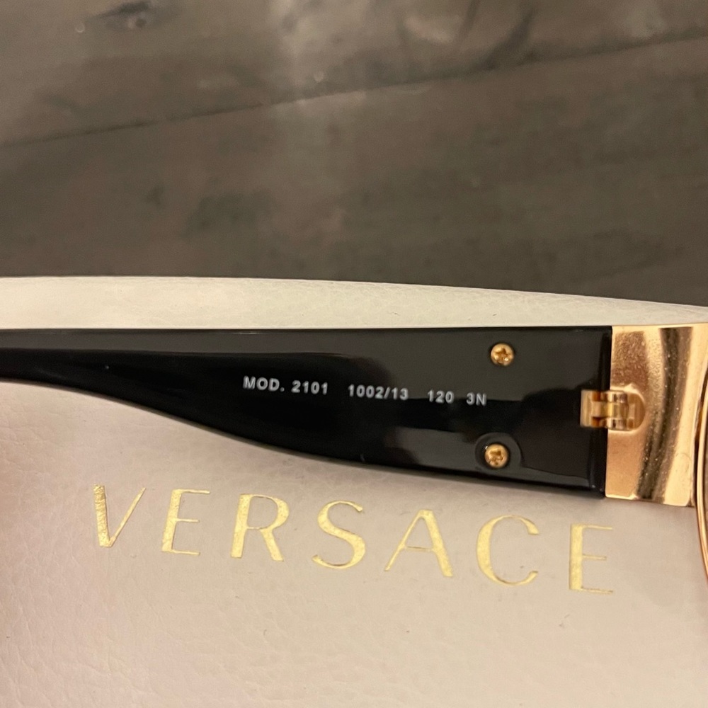 COPY - Versace Sunglasses - Picture 4 of 4